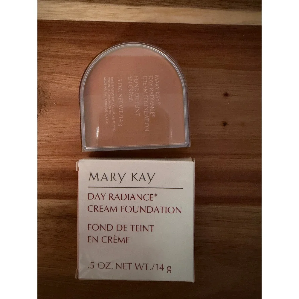 Mary Kay Makeup Day Radiance Cream Foundation Antique Ivory 833200 New in Box